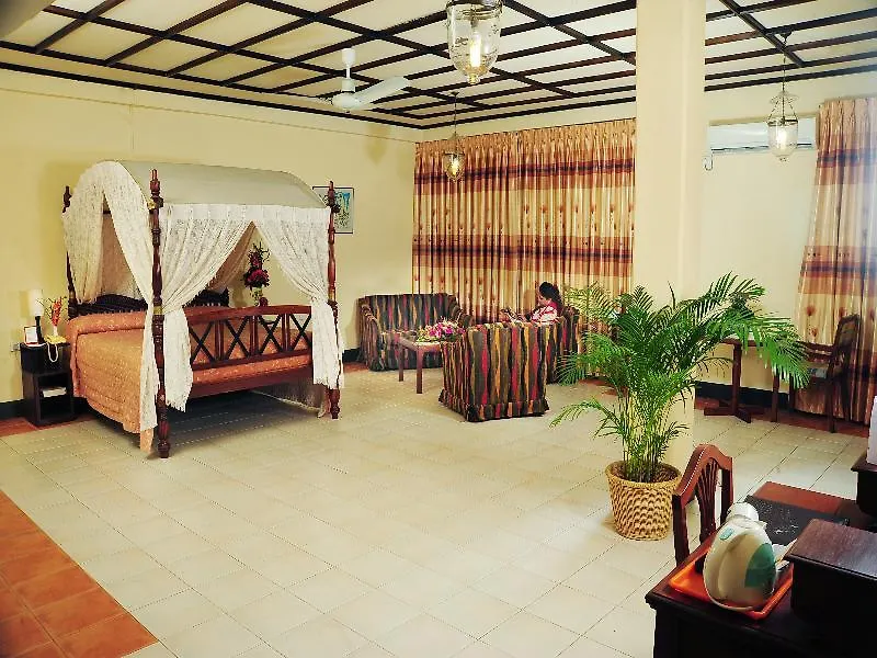 Grand Oriental Hotel Colombo 4*,